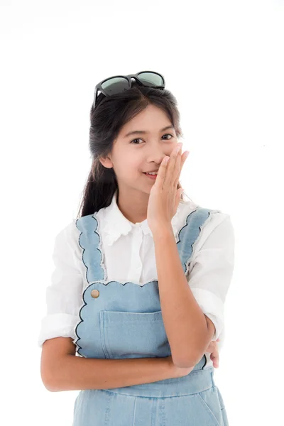 Азиатская девушка-подросток улыбается — стоковое фото
