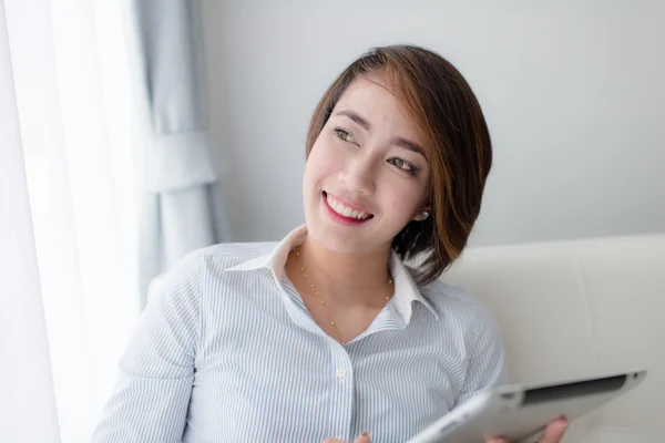 Businesswoman with tablet at home — Stock Photo, Image