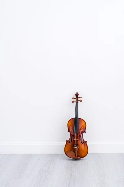 Violonchelo clásico sobre blanco —  Fotos de Stock