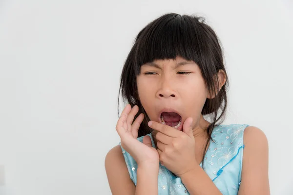 Ung asiatisk tjej porträtt — Stockfoto