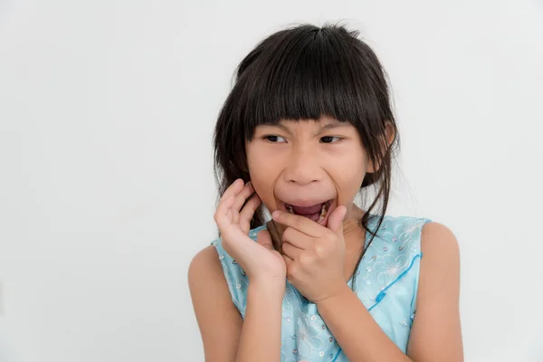 Ung asiatisk tjej porträtt — Stockfoto