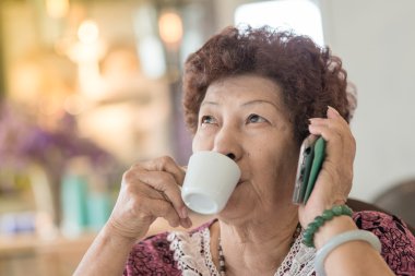 Asyalı kadın kıdemli