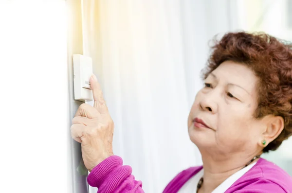 Aziatische senior vrouw — Stockfoto