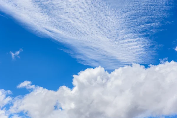 Blue and cloudy sky — Stock Photo, Image