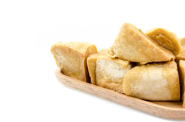 Beyaz arka plan üzerinde Kızarmış tofu — Stok fotoğraf