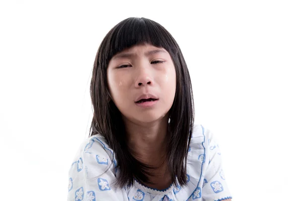 Asiatische Mädchen im Pyjama weinen — Stockfoto