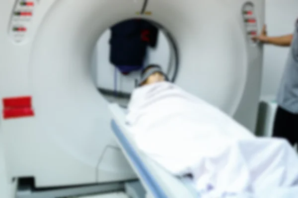Examinando o paciente antes da tomografia — Fotografia de Stock