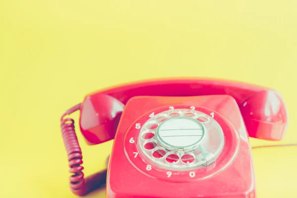 Telefone vermelho retro — Fotografia de Stock