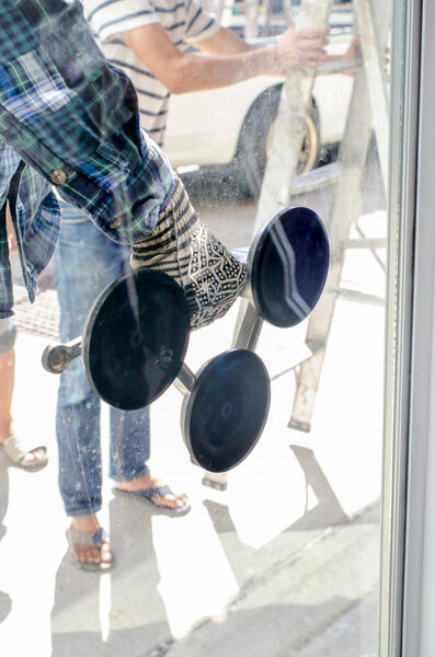 worker with suction cup