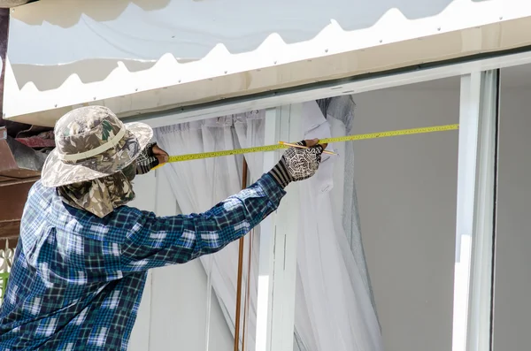 The worker measuring window