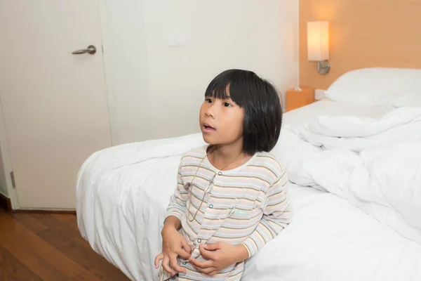 Asian girl watching television — Stock Photo, Image