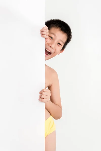 Pojke anläggning whiteboard — Stockfoto