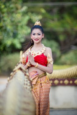 Tayland Geleneksel Kostümlü Taylandlı Kadın