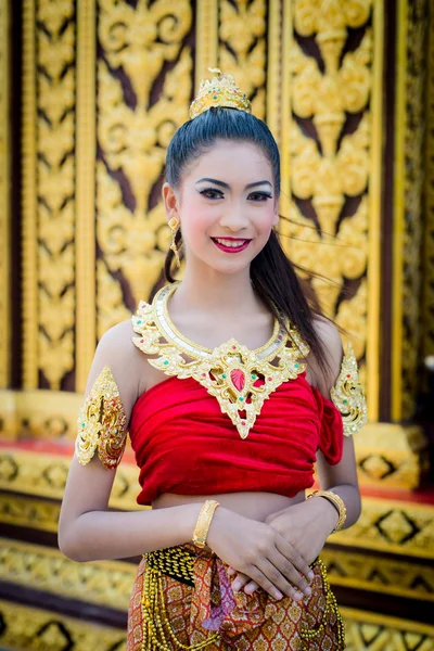 Mujer tailandesa en traje tradicional de Tailandia —  Fotos de Stock