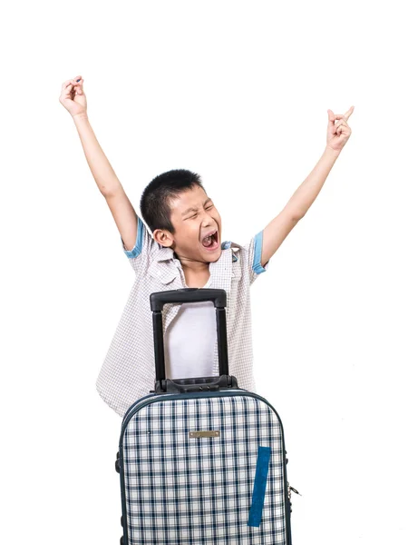 Szczęśliwy chłopiec azjatyckich z walizką. Izolacji na biały — Zdjęcie stockowe