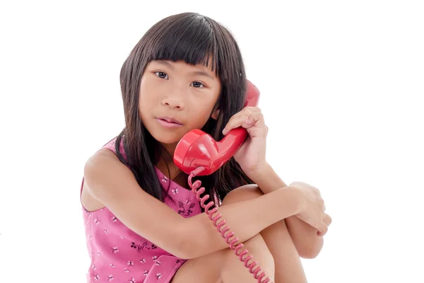 Asiatique fille avec rouge rétro téléphone, Isolé sur blanc — Photo