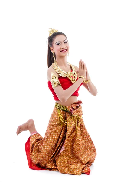 Thailänderin in traditioneller thailändischer Tracht auf weißem Grund. — Stockfoto