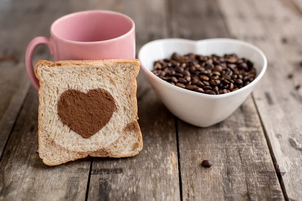 Bread slice with heart shape — Stock Photo, Image