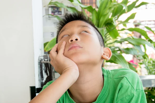 Śpiący chłopiec azjatyckich — Zdjęcie stockowe