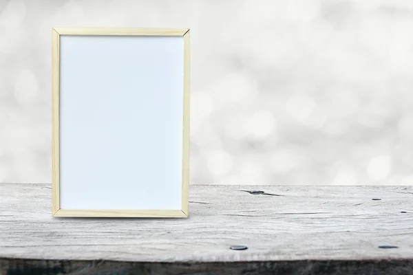 Tableau blanc vide avec mur de bokeh scintillant et plancher en bois, Temp — Photo