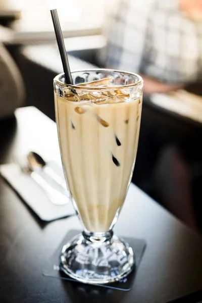 Ledová káva na stole — Stock fotografie