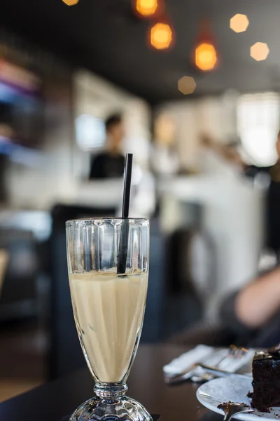 Iskaffe på bord — Stockfoto