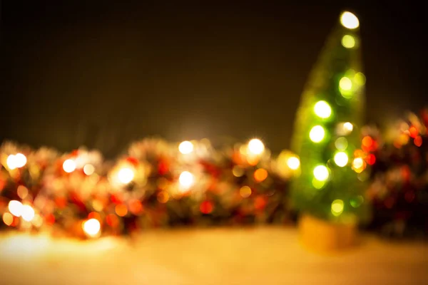 Vánoční Pozadí Rozmazaným Zlatým Světlem Věnce Bokeh Červený Tinsel Vánoční — Stock fotografie