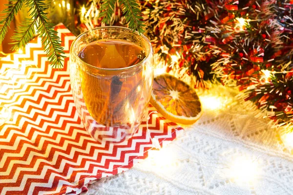 Vaso Vidrio Transparente Doble Pared Con Caliente Palitos Canela Mesa —  Fotos de Stock