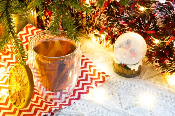 Vaso Vidrio Transparente Doble Pared Con Caliente Palitos Canela Mesa —  Fotos de Stock