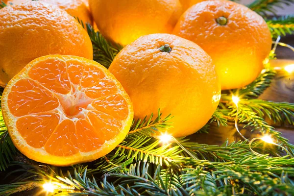 Fresh Tangerines Garland Lights Fir Branches Tinsel New Year Bright — Stock Photo, Image