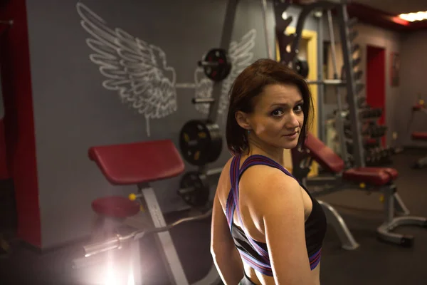 Mujer Trabaja Una Máquina Gimnasia Gimnasio Entrenamiento Club Para Pérdida —  Fotos de Stock