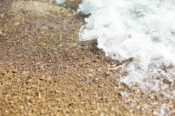 Θαλασσινό Κύμα Μια Βοτσαλωτή Παραλία Φτιαγμένη Από Μικρές Πέτρες Θαλάσσιες — Φωτογραφία Αρχείου