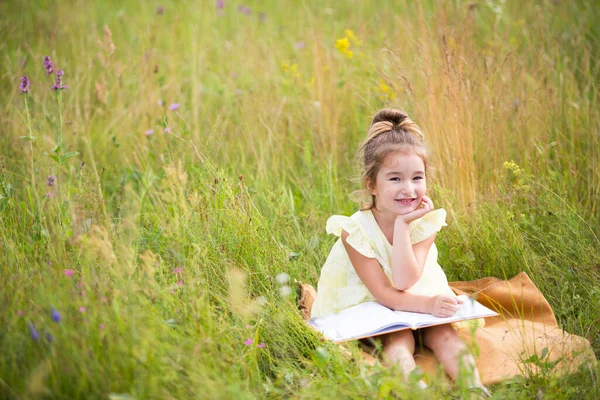 Girl Yellow Dress Sits Grass Blanket Field Reads Paper Book — Stock Photo, Image