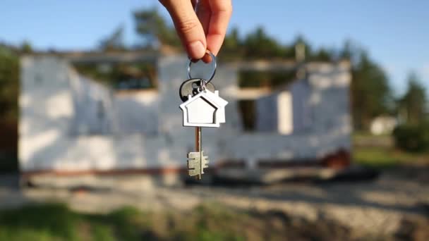 Porte Clés Pendentif Une Maison Clé Balançant Dans Main Sur — Video