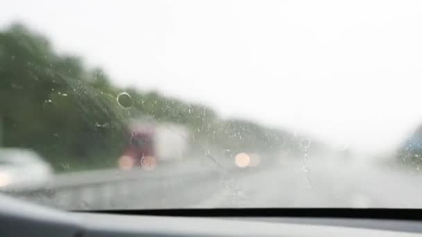 Carro Condução Condições Visibilidade Limitada Chuva Forte Limpadores Limpa Pára — Vídeo de Stock