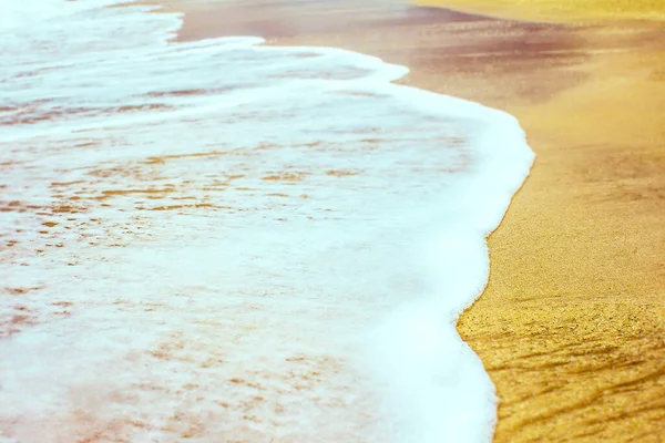 Волна Океана Песчаном Пляже Белая Пенная Вода Летний Фон — стоковое фото