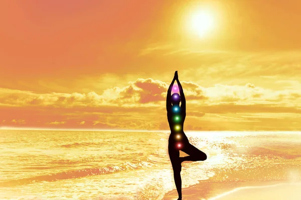 Sete Chakras Silhueta Mulher Pose Árvore Ioga Sol Céu Mar — Fotografia de Stock