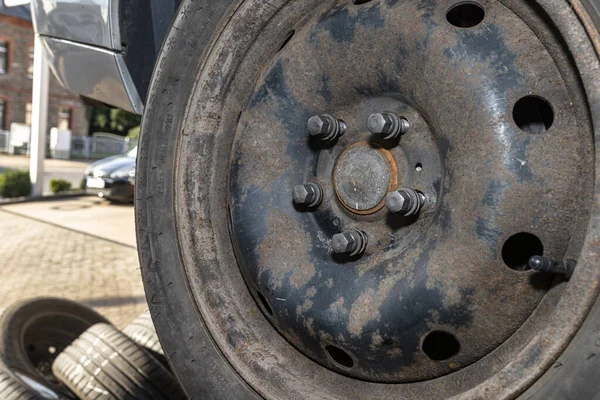 Les Boulons Acier Utilisés Pour Jante Aluminium Sont Insérés Dans — Photo