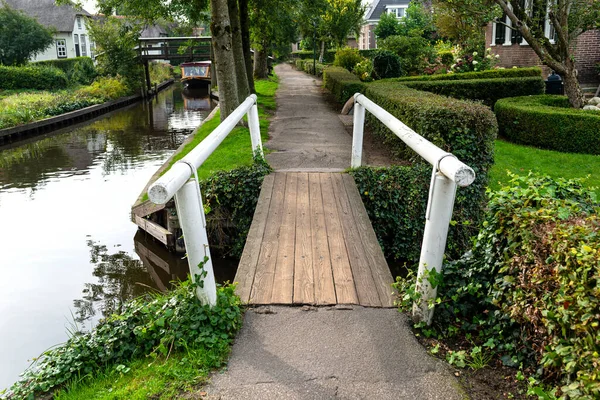 Wooden Decorative Footbridge Canal Netherlands Background Plants Buildings — Stock Photo, Image