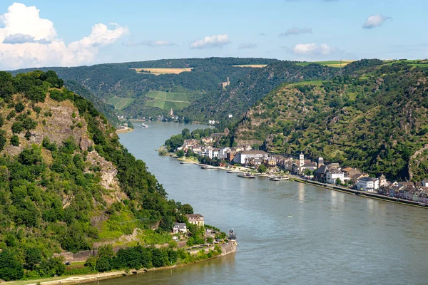 River Rhine Western Germany Flows Hills Covered Forest Visible Buildings — Stock Photo, Image