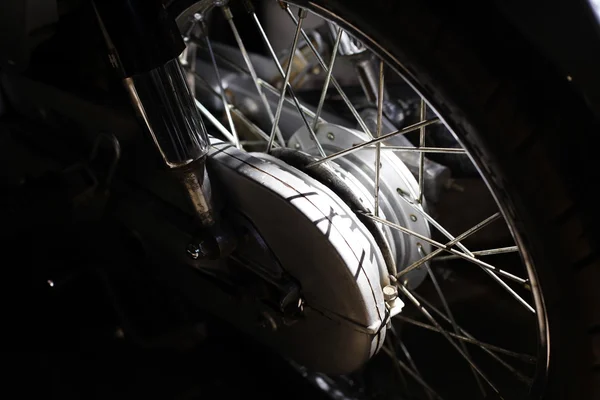 Spokes roda de motocicleta com sistema de freio — Fotografia de Stock