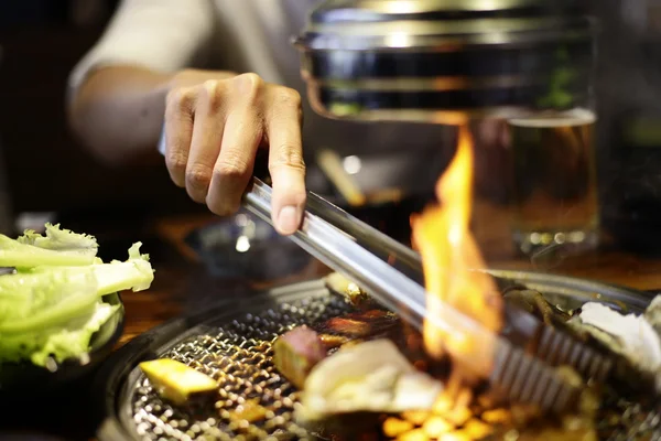 Fatia de carne crua para churrasco ou estilo japonês yakiniku — Fotografia de Stock