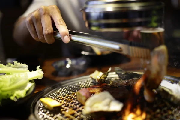 Rebanada de carne cruda para barbacoa o yakiniku de estilo japonés — Foto de Stock