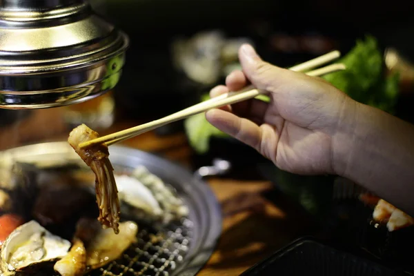 Rebanada de carne cruda para barbacoa o yakiniku de estilo japonés — Foto de Stock