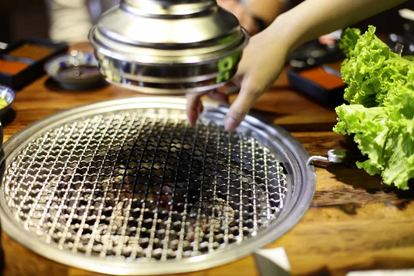 Rebanada de carne cruda para barbacoa o yakiniku de estilo japonés — Foto de Stock