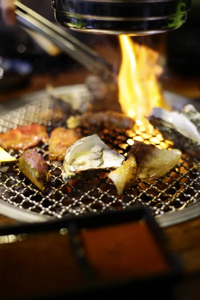 Rå nötkött segment för grillfest eller japansk stil yakiniku Stockfoto