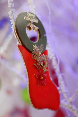 Noel süslemeleri dallarda köknar