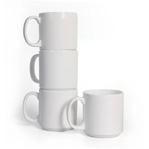 Quatre tasses en céramique isolées sur fond blanc, vue latérale . — Photo