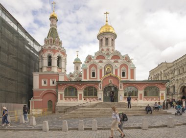  Kızıl Meydan yürüyüşte vatandaşlar 