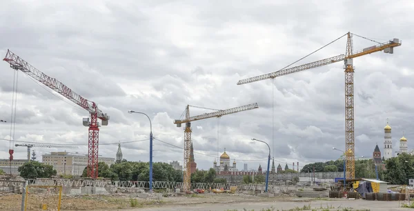 Construction on the site of the former hotel Russia. Moscow — Stock Photo, Image